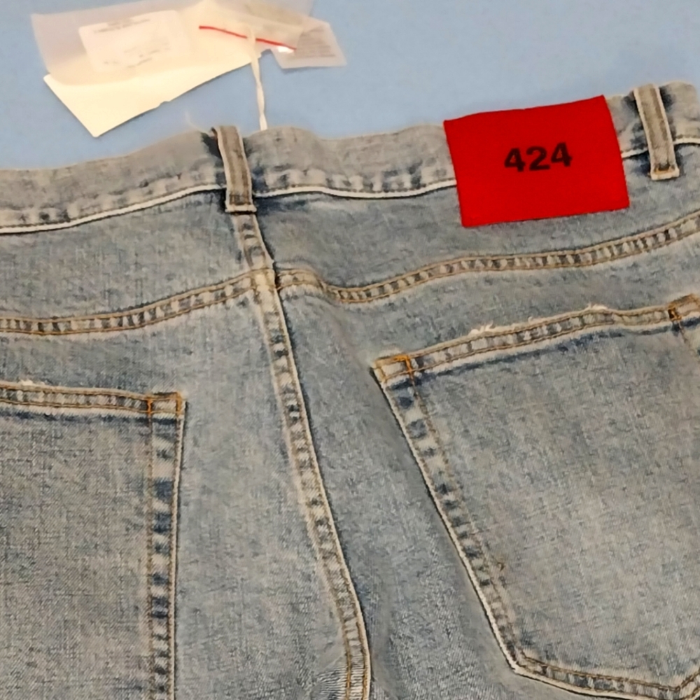 --*424*--on Fairfax--jeans--